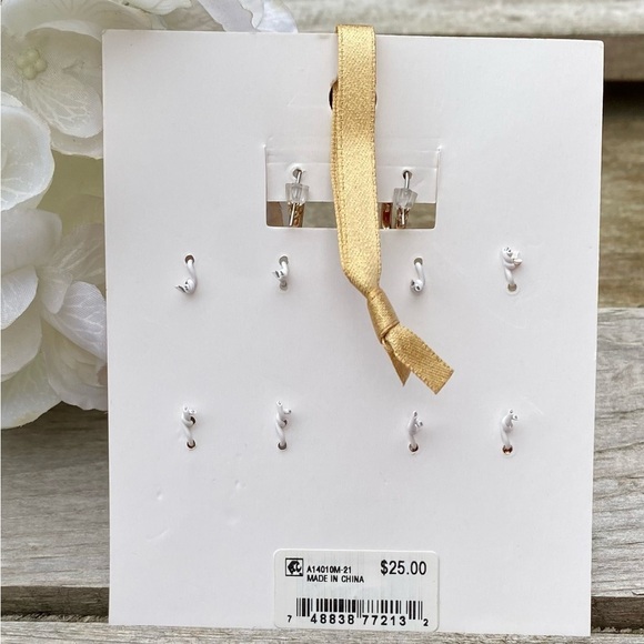 NWT GUESS 5 PIECE SET OF HOOPS AND  INTERCHANGEABLE EARRINGS - Picture 5 of 5